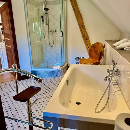 Luzin 2-5 Pers - Luxus, Steg, Boot Rothehaus